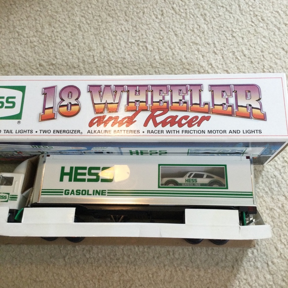 1992 Hess 18 Wheeler & Racer Collectible